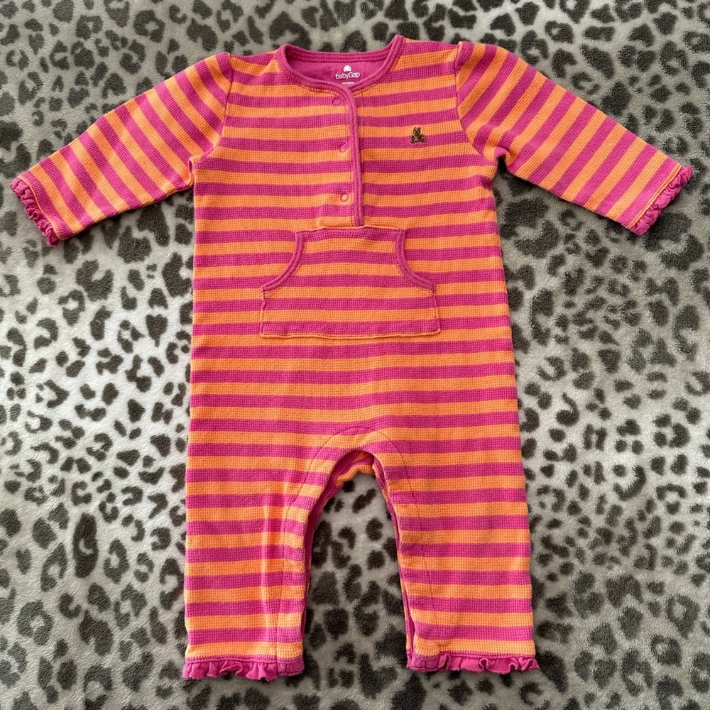2006 babyGap Striped One Piece in Pink Orange Size 6-12 Newborn